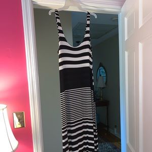 Black and white stripped maxi dress 🖤